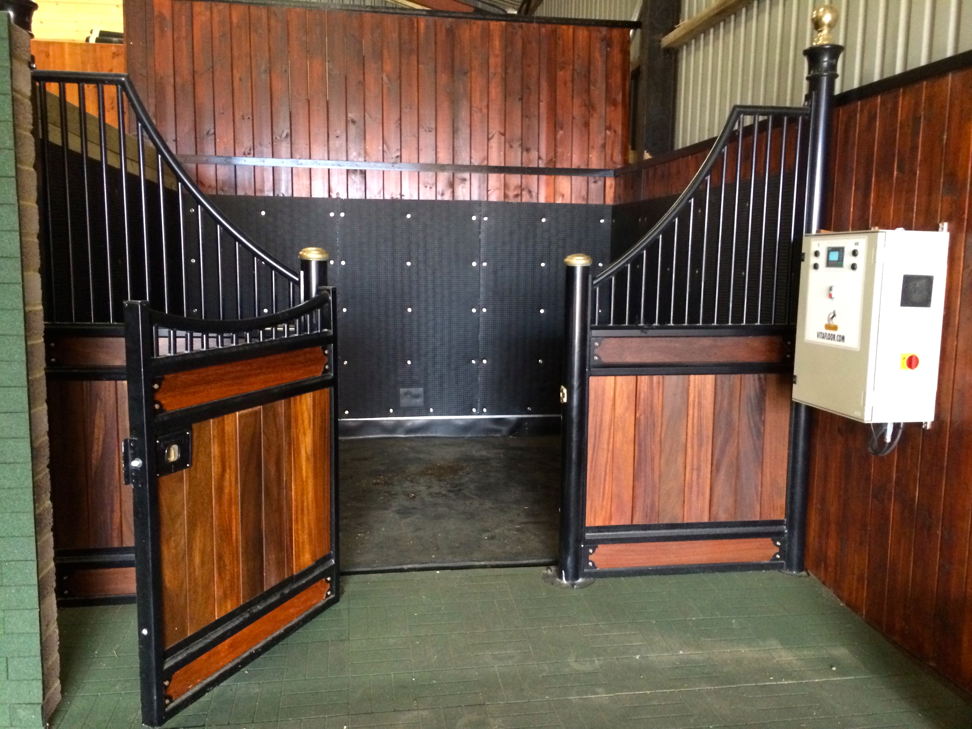 Q-Line Equestrian B.V. | Vibration stable floor for horses